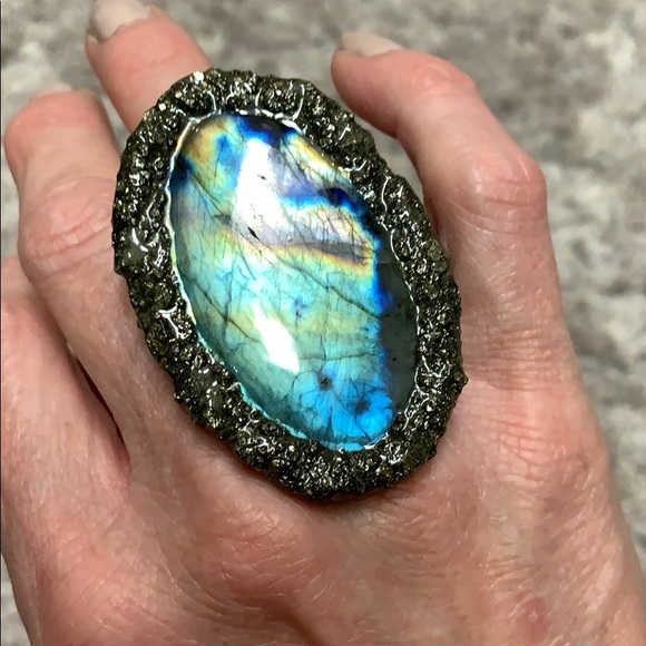 Gems of Bastet labradorite ring - Picture 3 of 8